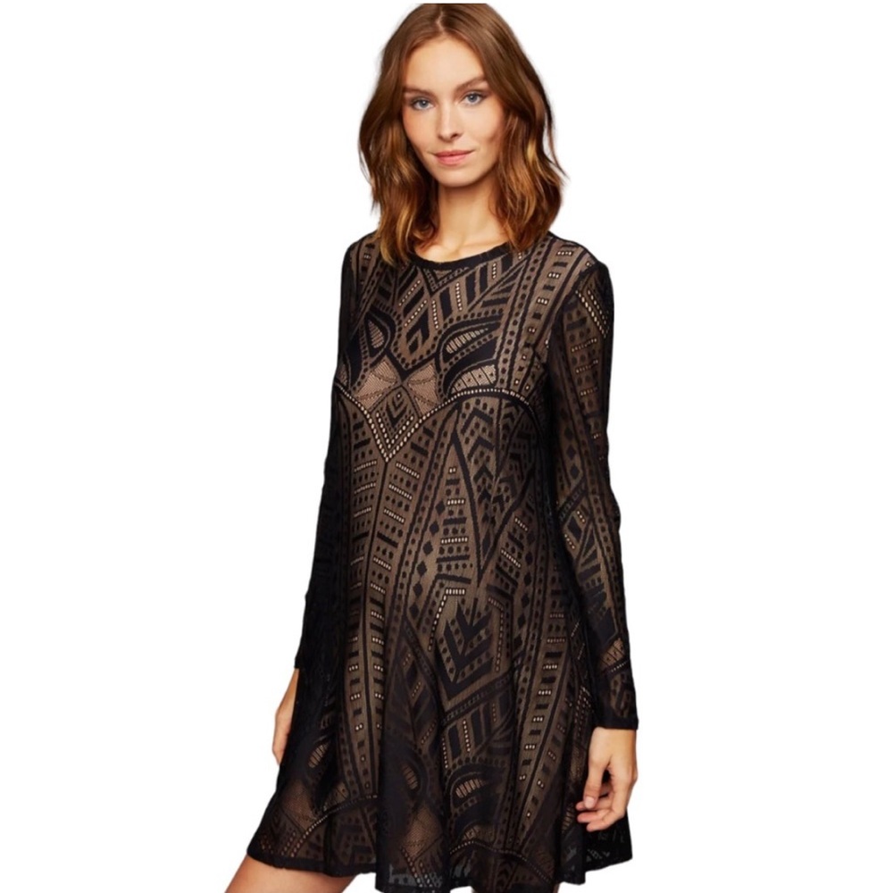 Bcbgmaxazria lace maternity dress